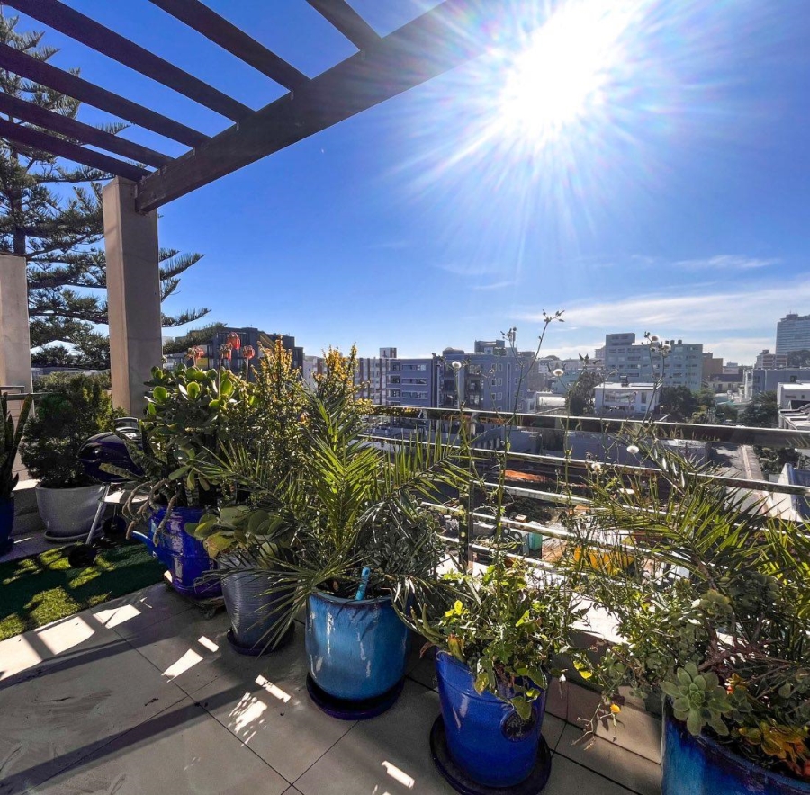 1 Bedroom Property for Sale in Sea Point Western Cape